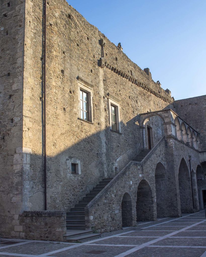castello miglionico-congiura dei baroni-basilicata-sud italia